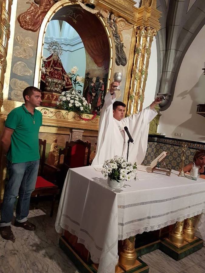El padre Albert ofició la misa del mes en la ermita de Piedraescrita