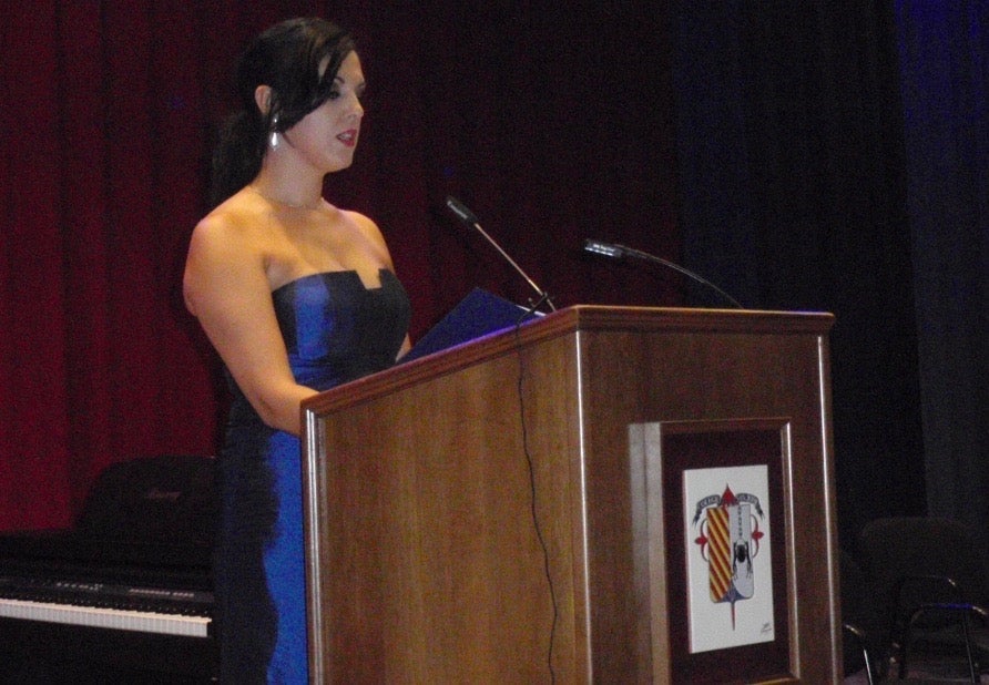 El pregón de la soprano villafranquesa Ana Cadaval abrió anoche la XX Fiesta de la Vendimia