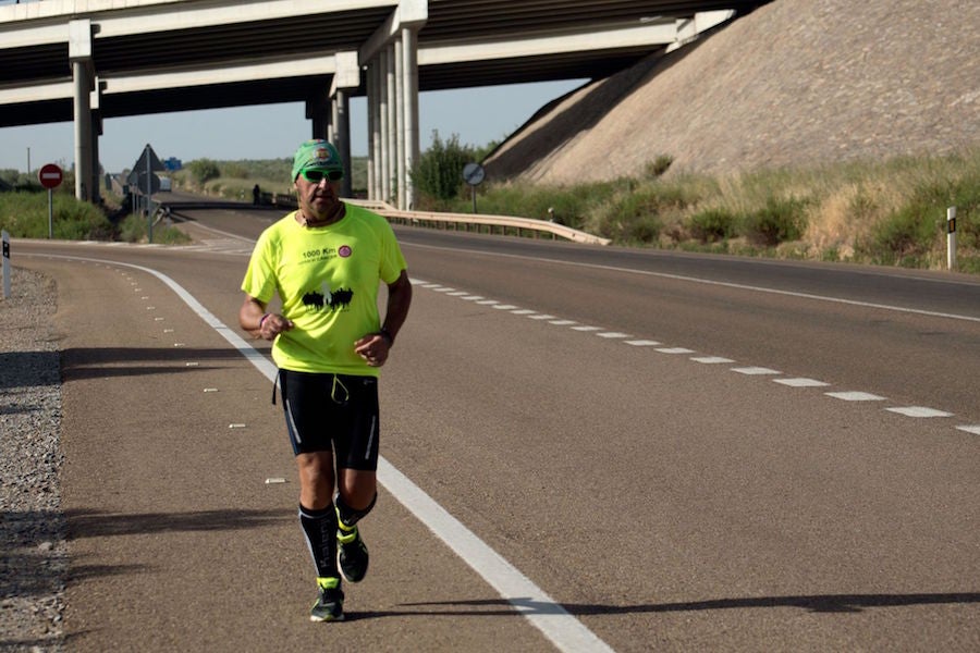 La carrera '1000 kilómetros contra el cáncer' hizo ayer escala en Villafranca