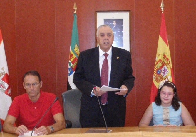 Ropero se identifica con el lema 'Somos sencillamente Extremadura'