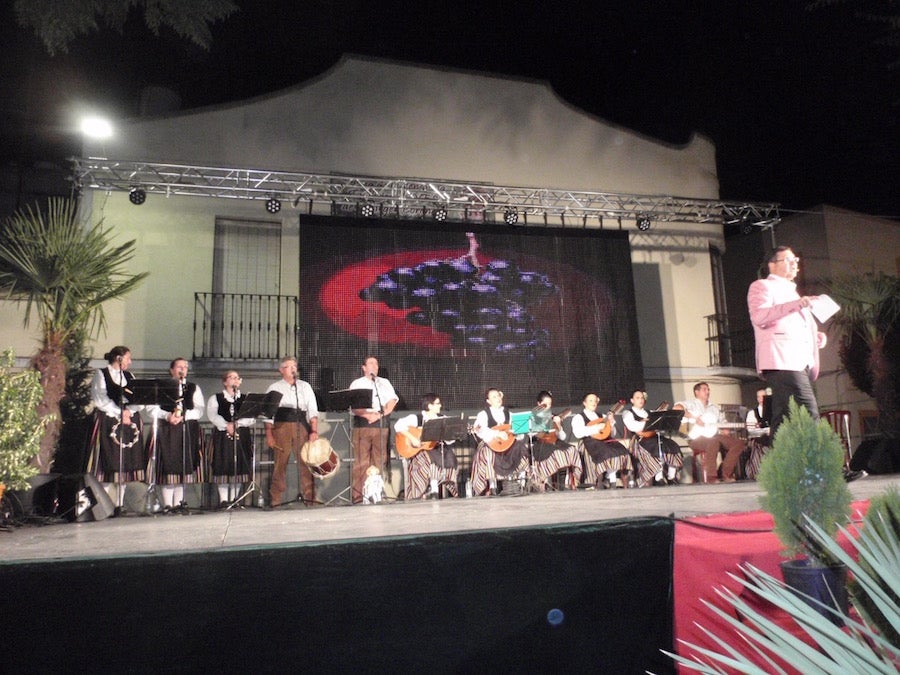 Hoy sábado llega al recinto ferial el ‘Jarramplas’ y un concurso de lanzamiento de granos de uva