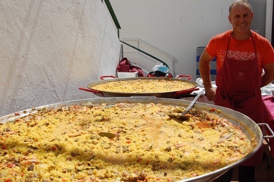 Más de 320 personas asistieron ayer a la paella y posterior baile organizados en el CIR