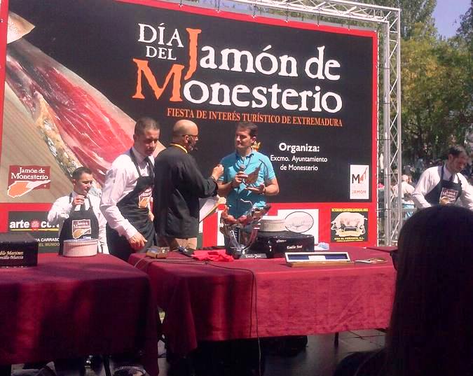Monesterio vuelve a poner de relieve su producto estrella durante las fiestas locales y recupera, poco a poco, la "feria de día"