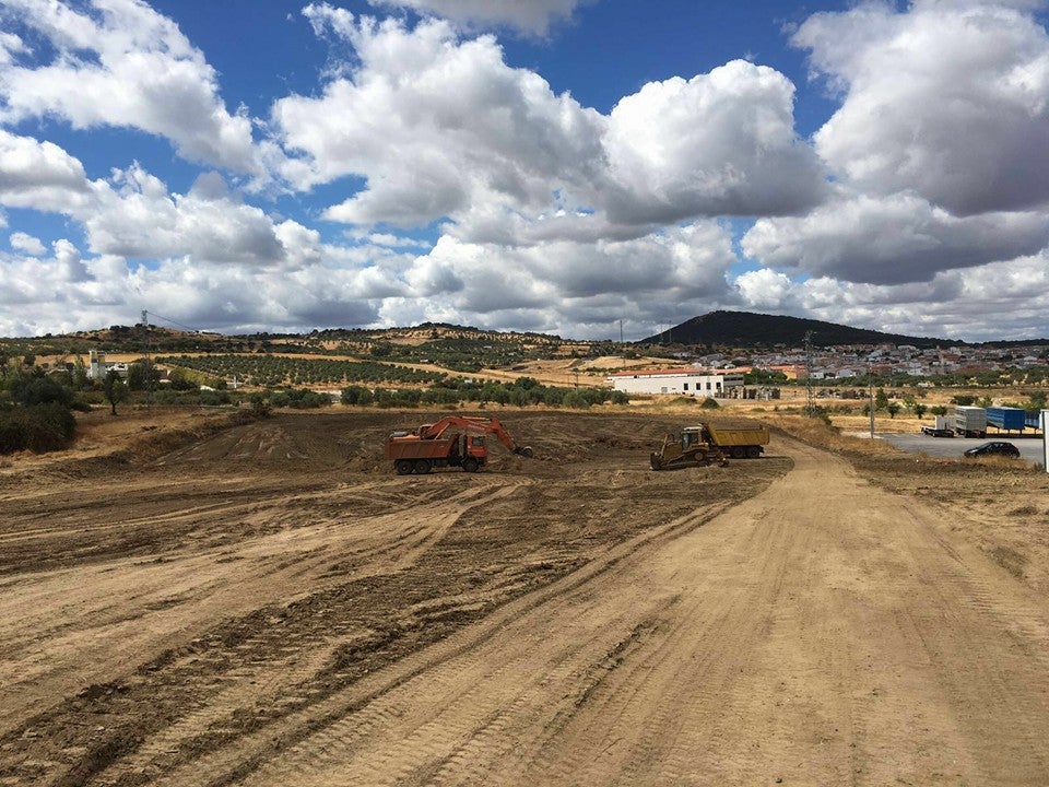 Las nuevas obras de urbanización del Polígono Industrial ‘El Alcornocal’ permitirán la instalación de nuevas empresas en el municipio
