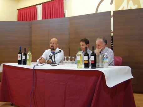 Unas 130 personas participaron en una cata de vinos en el CIR