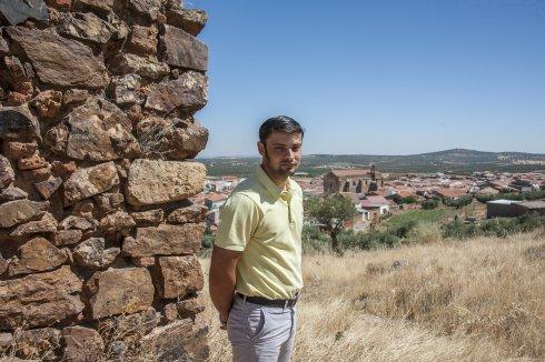 «Ser alcalde de un pueblo es difícil, una decisión política se convierte en personal»