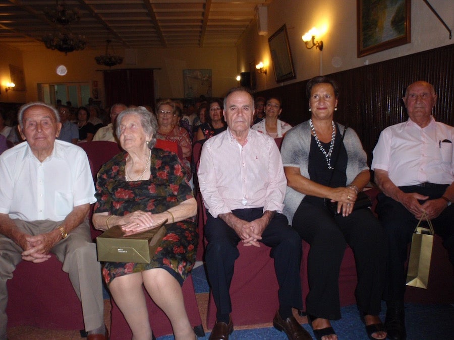 Los dos socios más antiguos del CIR, Manuel García Carrillo y Antonio Pinilla Castilla, recibieron anoche el homenaje de la sociedad