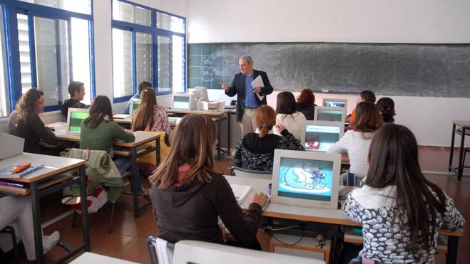 Educación contrata a 390 docentes para impartir clases de refuerzo