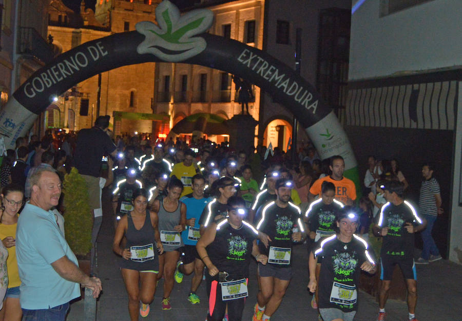 Más de 400 corredores participan en la 'Night Run' de Villanueva