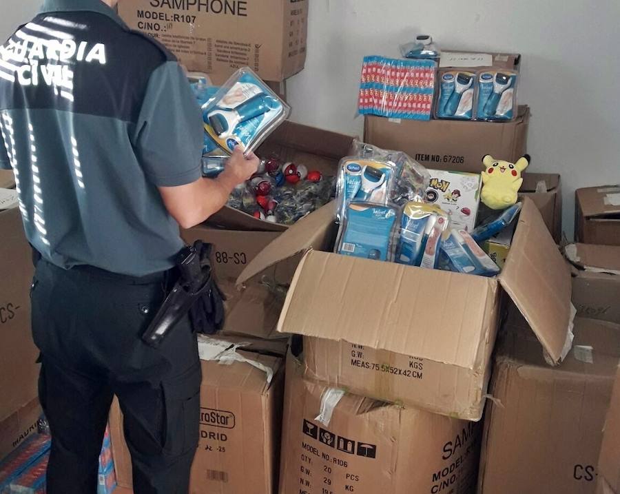 Intervienen 6.000 objetos falsificados en una nave de Badajoz