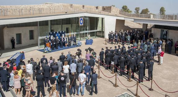 Entrega de 26 cruces al mérito policial en el Día Institucional de la Policía