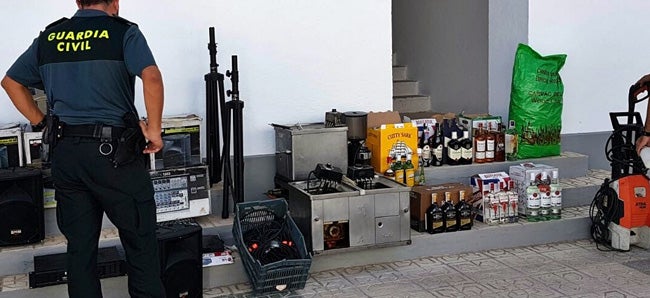 Detenido un vecino de Los Santos de Maimona por la sustracción de maquinaria y productos de hostelería valorados en unos 6.000 euros