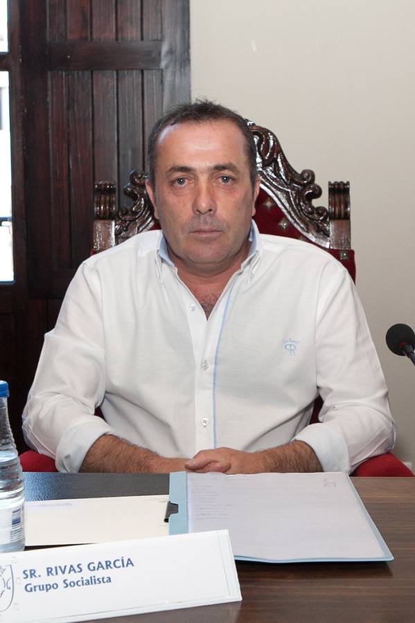 El abanderado asegura que existen gastos que no ha autorizado