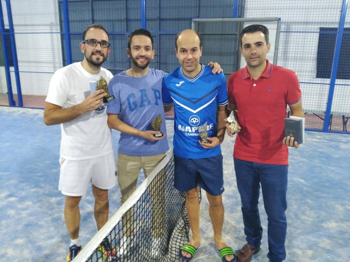 Un total de 52 parejas participan en el Torneo de Pádel Indoor de Otoño