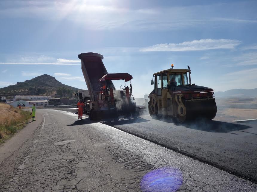 Las obras de asfaltado de la ronda de circunvalación entran en la recta final