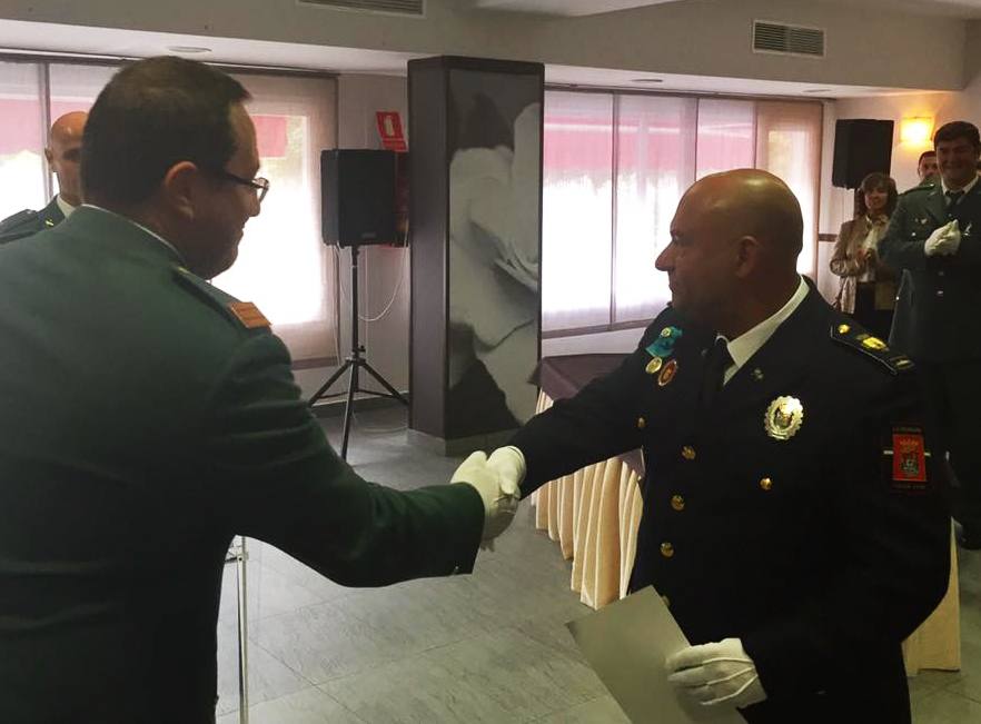 La Guardia Civil reconoce la labor de la Policía Local de Campanario
