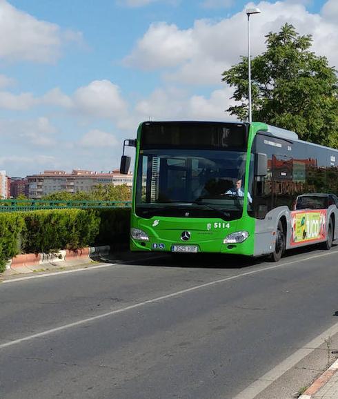 Una mujer, herida grave tras caerse en el autobús