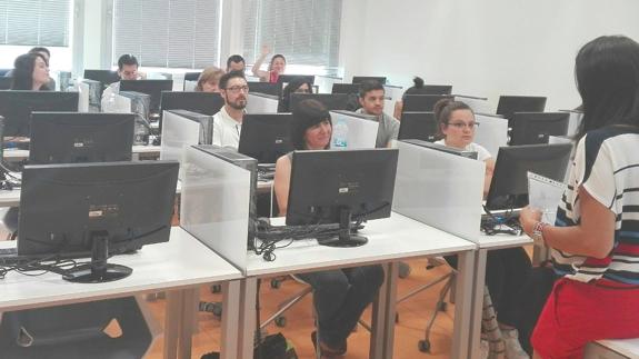 Charlas sobre seguridad en el uso de Internet en los Nuevos Centros del Conocimiento