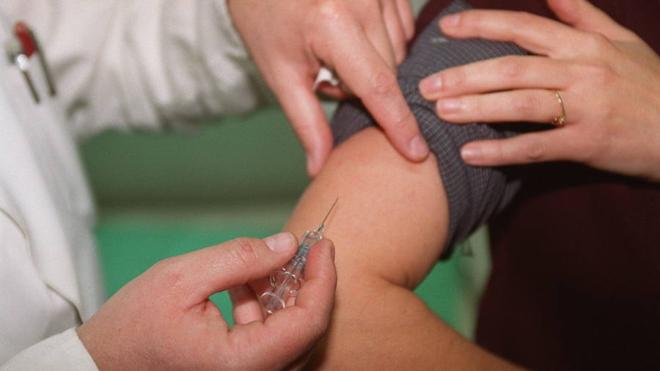 El SES adquiere 225.000 vacunas para la campaña contra la gripe