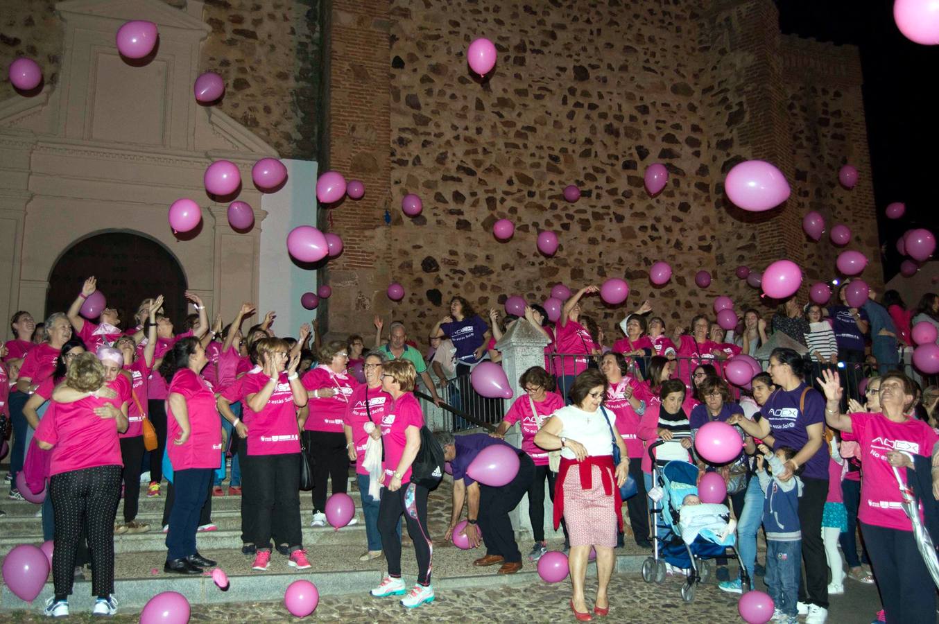 Cerca de un millar de personas participa en la III Marcha contra el Cáncer