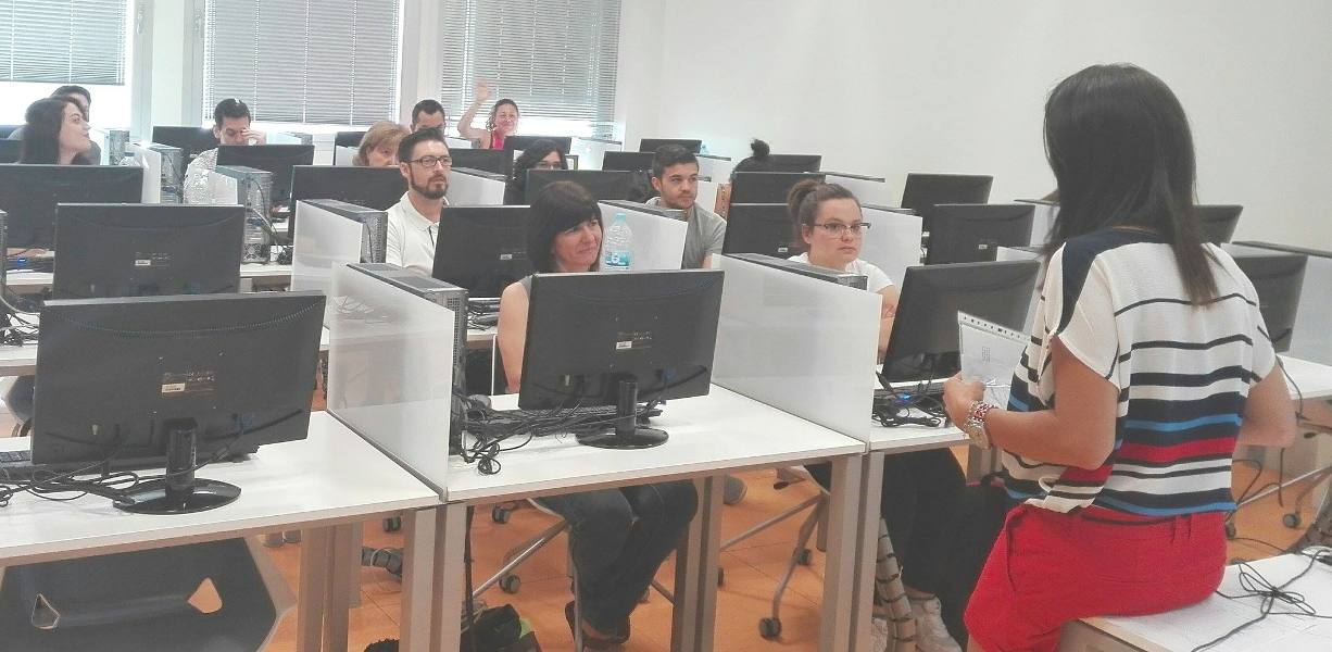 Charlas sobre seguridad en el uso de Internet en los Nuevos Centros del Conocimiento