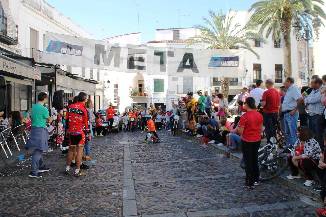 El centro de Jerez se llena de bicicletas en un día espléndido