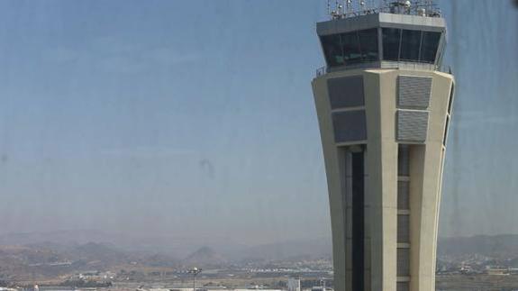 Aterrizaje de emergencia en Málaga al reventarle dos de las 99 bolas de cocaína que transportaba en su cuerpo