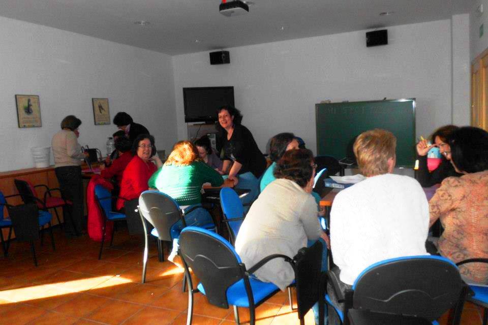 Charla informativa sobre el curso ‘Emprendimiento para mujeres’ que se impartirá en unos días en Monesterio