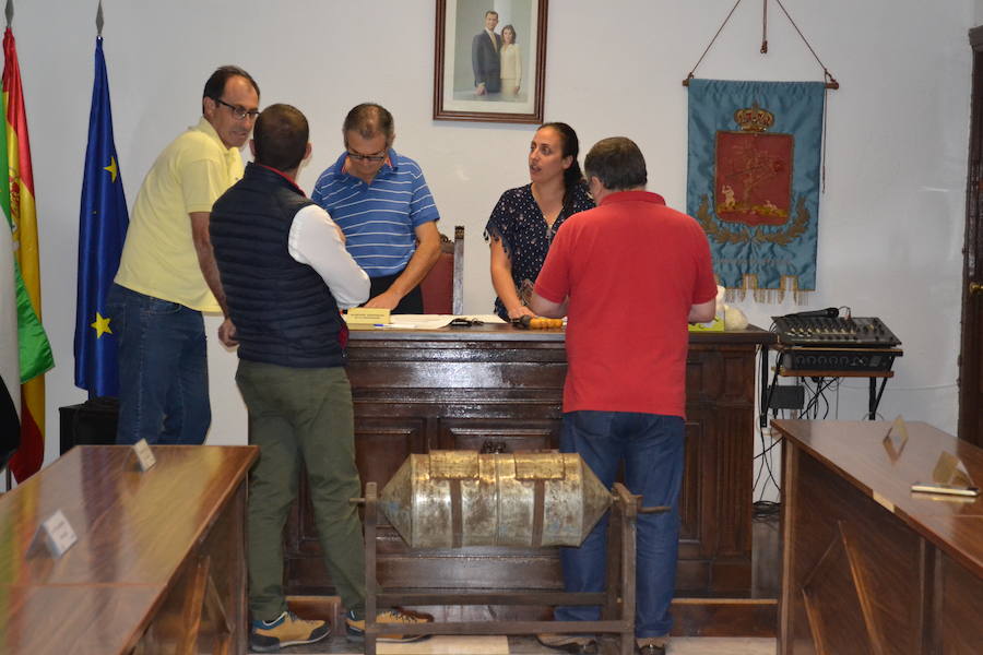 El Ayuntamiento ha realizado el sorteo de los ocho lotes de bellotas