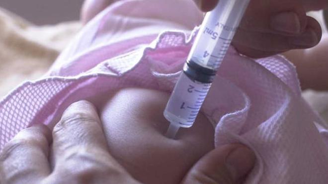 El SES elimina las dosis de refuerzo de las vacunas previstas a los seis meses de vida