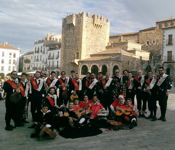 Una tuna de premio y un sábado de música