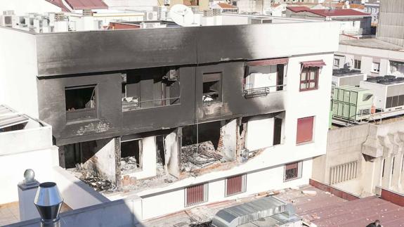 Los técnicos deciden mantener la restricción de acceso al edificio de la explosión en Cáceres