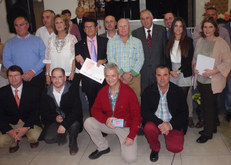 Ropero anuncia la concesión de la Medalla de Oro de la Ciudad a la Hermandad Local durante la celebración del Día del Donante