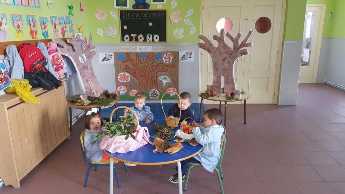 Los alumnos de la Guardería Municipal dan la bienvenida al otoño