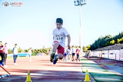 El CEIP Santa Mª de la Coronada se impone en 4º de Primaria en la primera jornada de 'Diviértete con el atletismo Iberfan'