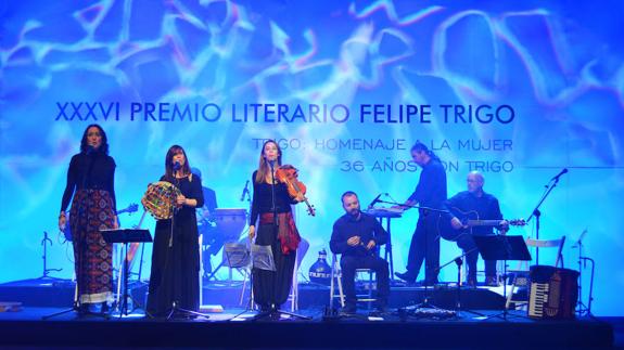 La mujer y Acetre engrandecen a Felipe Trigo