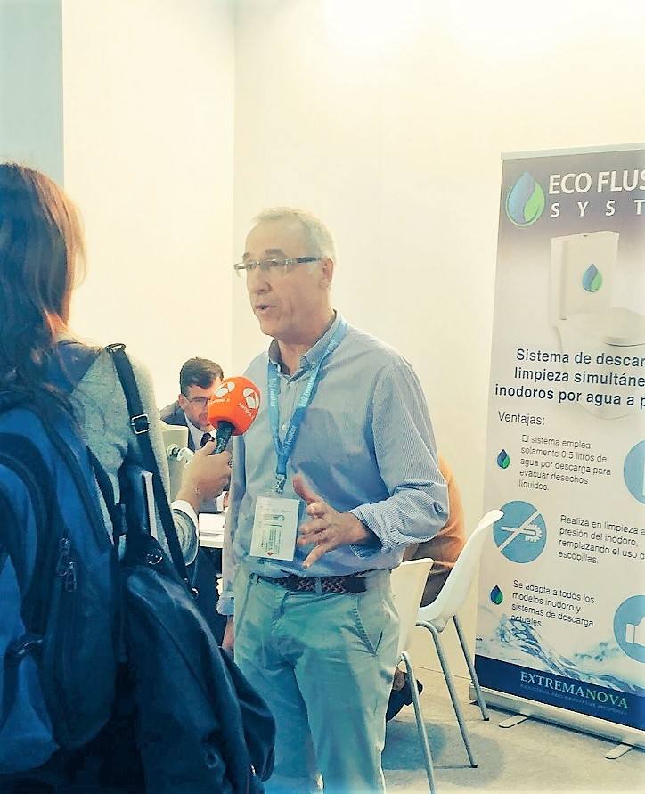 Domingo Panea, premiado por un sistema que permite ahorrar el 90% de agua en el váter