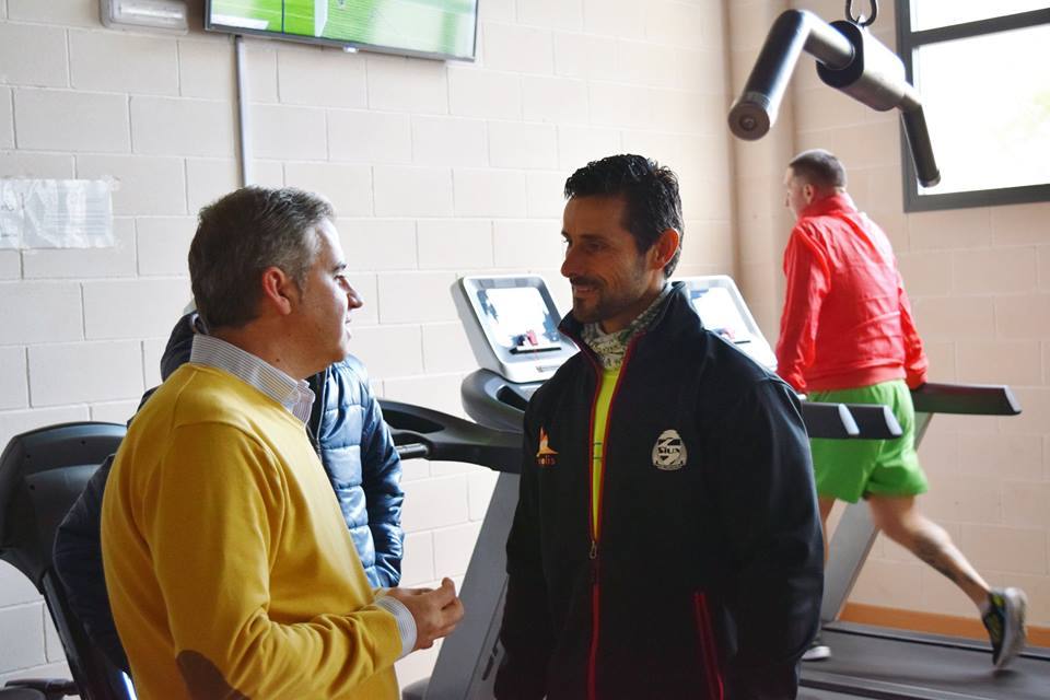 El Alcalde da la bienvenida al campeón del mundo de fisioculturismo natural