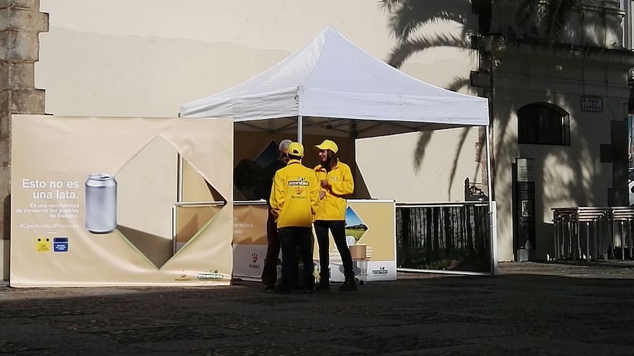 La campaña de reciclaje de Promedio y Ecoembes llega a Villafranca con sus mensajes de sensibilización