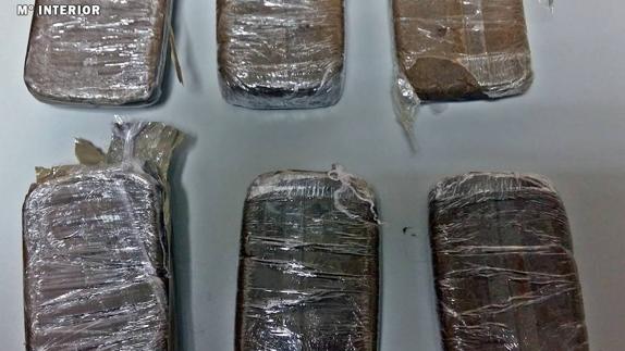 Dos detenidos a la altura de Aljucén con más de medio kilo de hachís