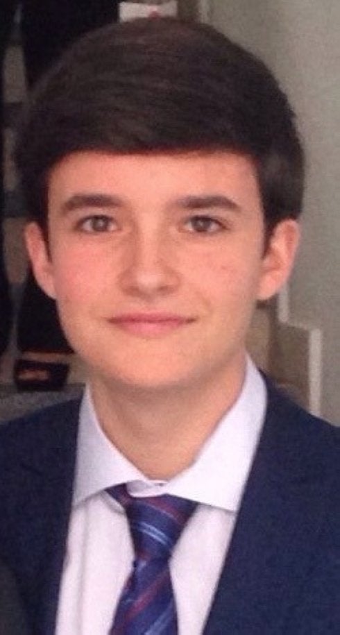 Juan Bernabéu recibe uno de los premios al mérito académico de la Fundación Ricardo Delgado Vizcaíno