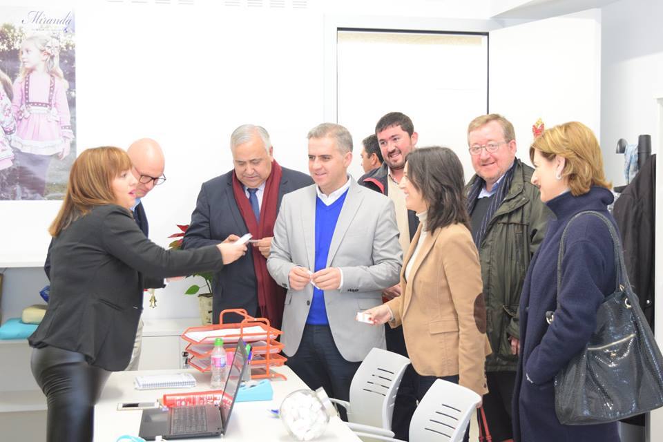 La Feria del Empleo del Centro Integral de Desarrollo de Campanario acoge a un centenar de participantes