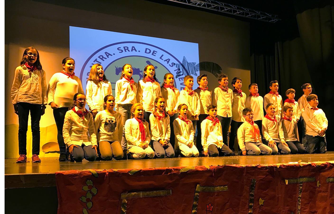 Un abarrotado Auditorio acoge el festival de Navidad del Colegio