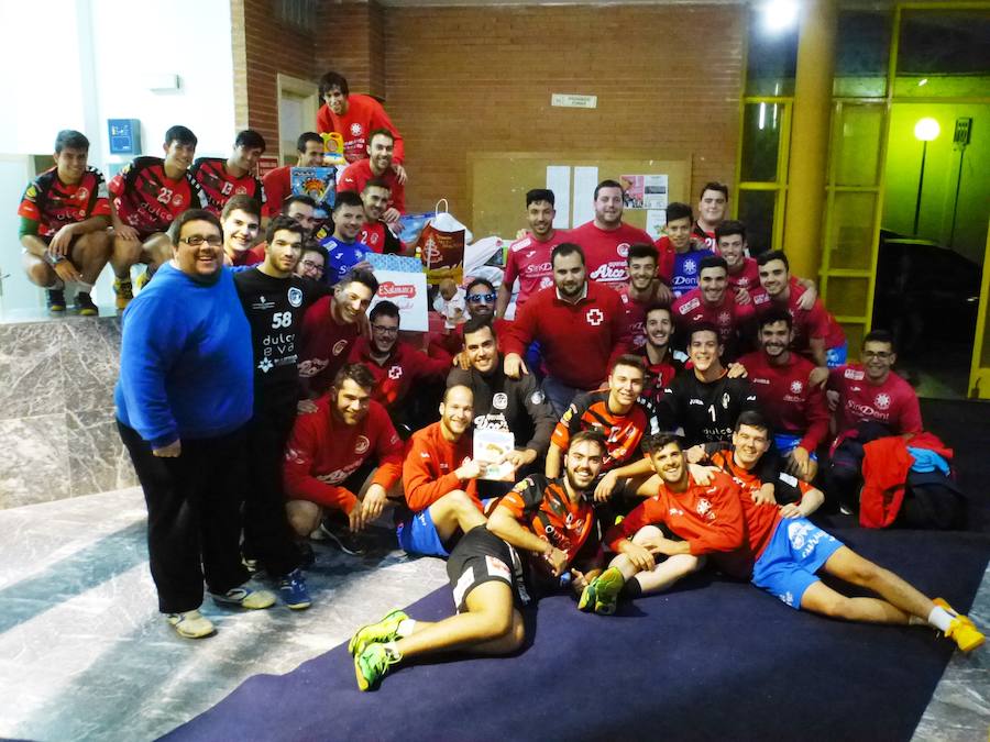 El deporte santeño consigue 300 juguetes para los niños