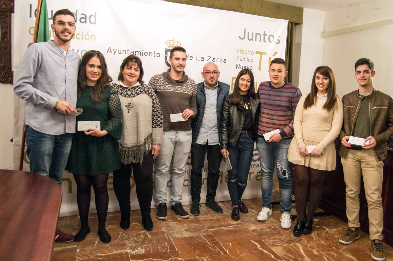El Alcalde entrega las becas a los mejores expedientes de Bachillerato
