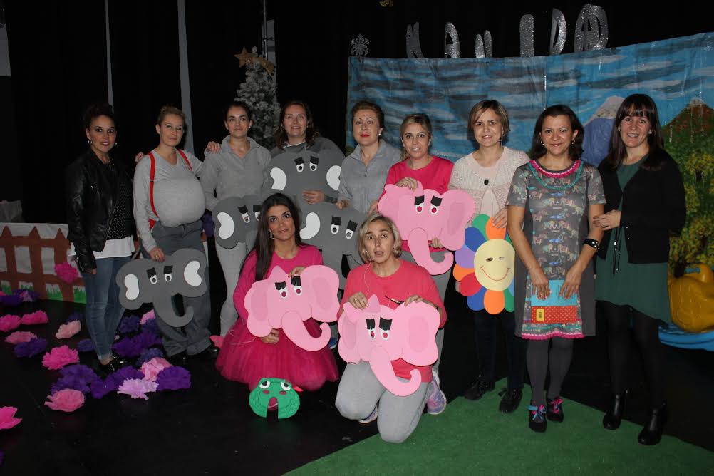 Un grupo de madres hace teatro para sensibilizar sobre la igualdad