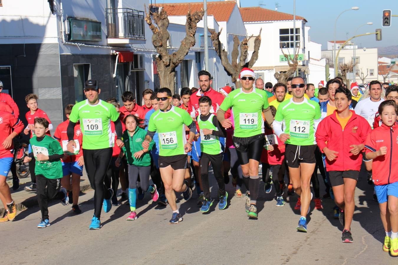 Unos 200 corredores participaron en la carrera de Sansisan - la San Silvestre santeña-