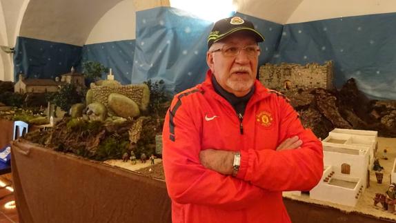 De hacer decorados para ‘Un, dos, tres...’ a belenista en Torrequemada