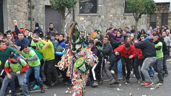 Piornal estrena la máscara virtual para meterse en la piel de Jarramplas