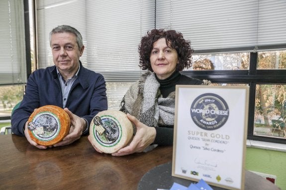 Alcaldesa y maestra quesera